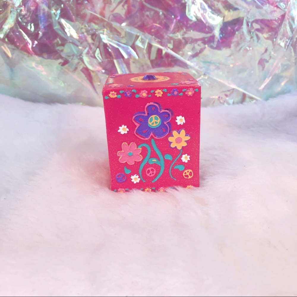 vintage 2000s claire’s coin bank (red floral)